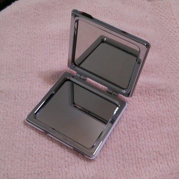 1pc  Beautiful Retro Flower Butterfly Compact - Picture 2 of 3